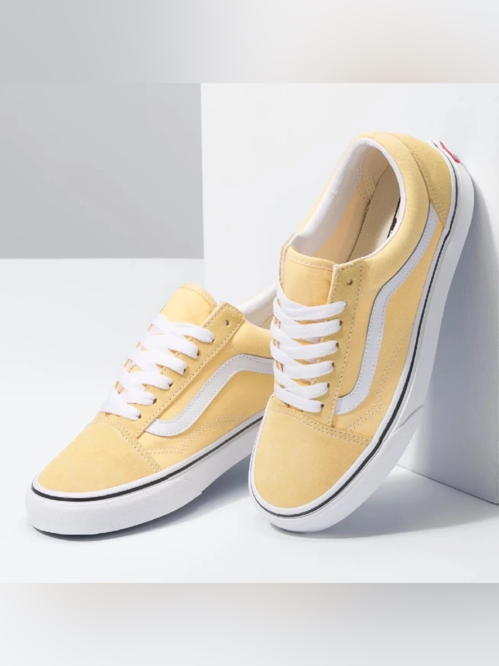 Sz 7.5 women’s Unisex Vans Low-Top Sneakers in Pale Yellow with White Stripe